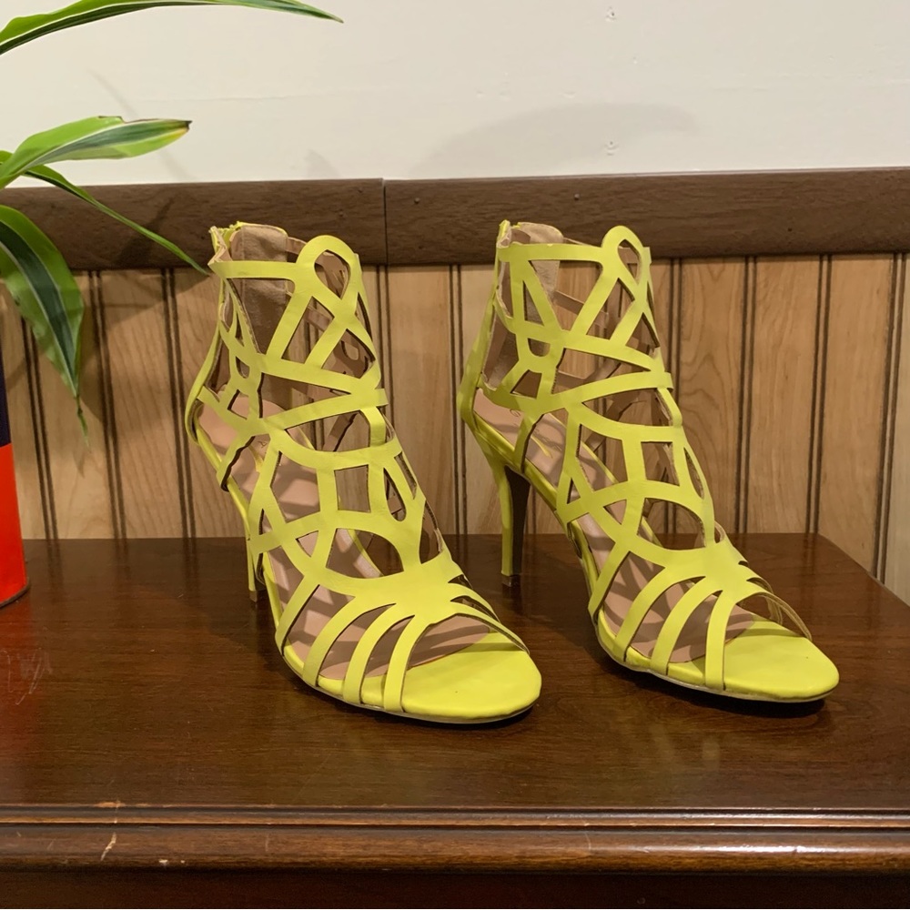 NWOT Glaze Lemon Lime Faux Leather Strappy Cutout Heels (10)